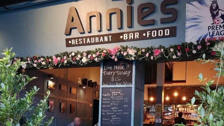 Annies Bar