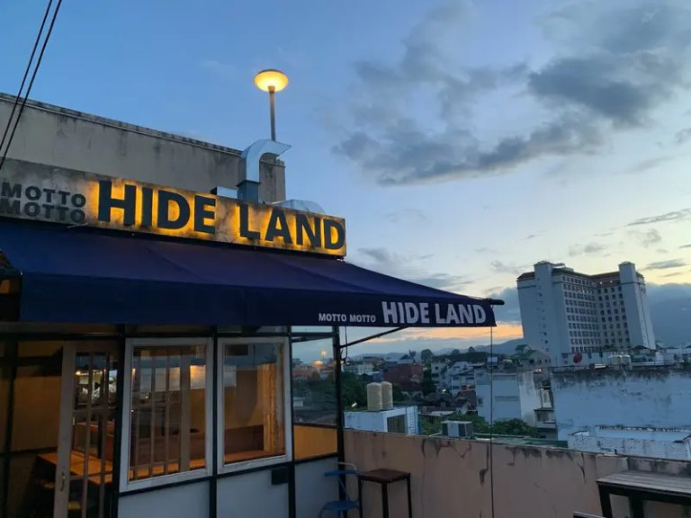 Hideland Cafe