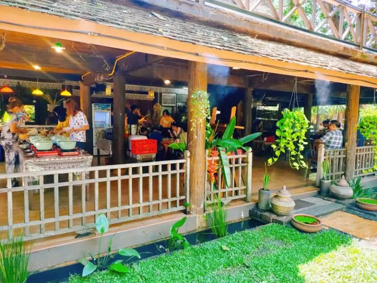 ขนมจีนบุฟเฟ่ต์เฮือนจ๊างงามเชียงใหม่